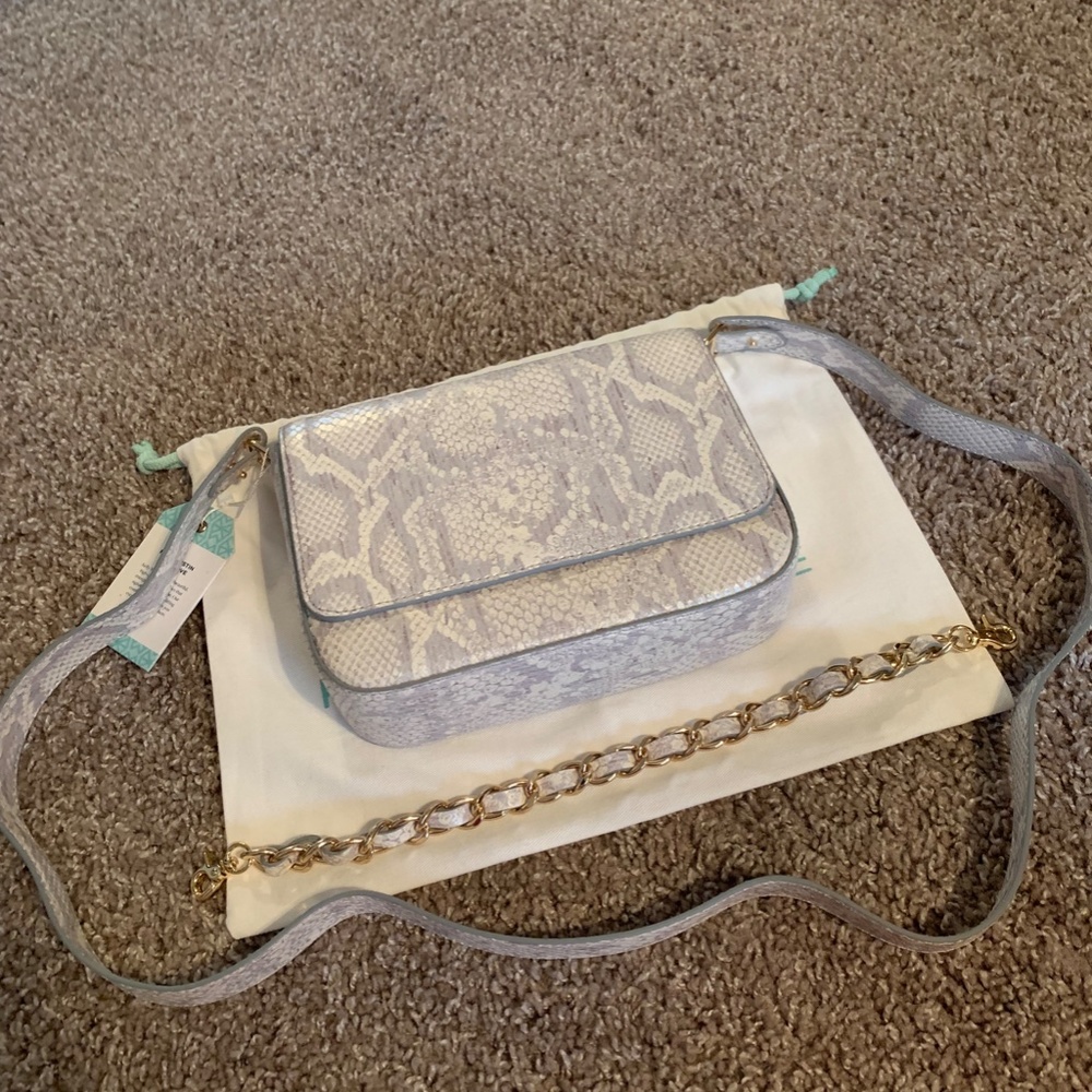 Kelly Wynne Kiss Kiss 2.0 Multiway - Iridescent Pearl